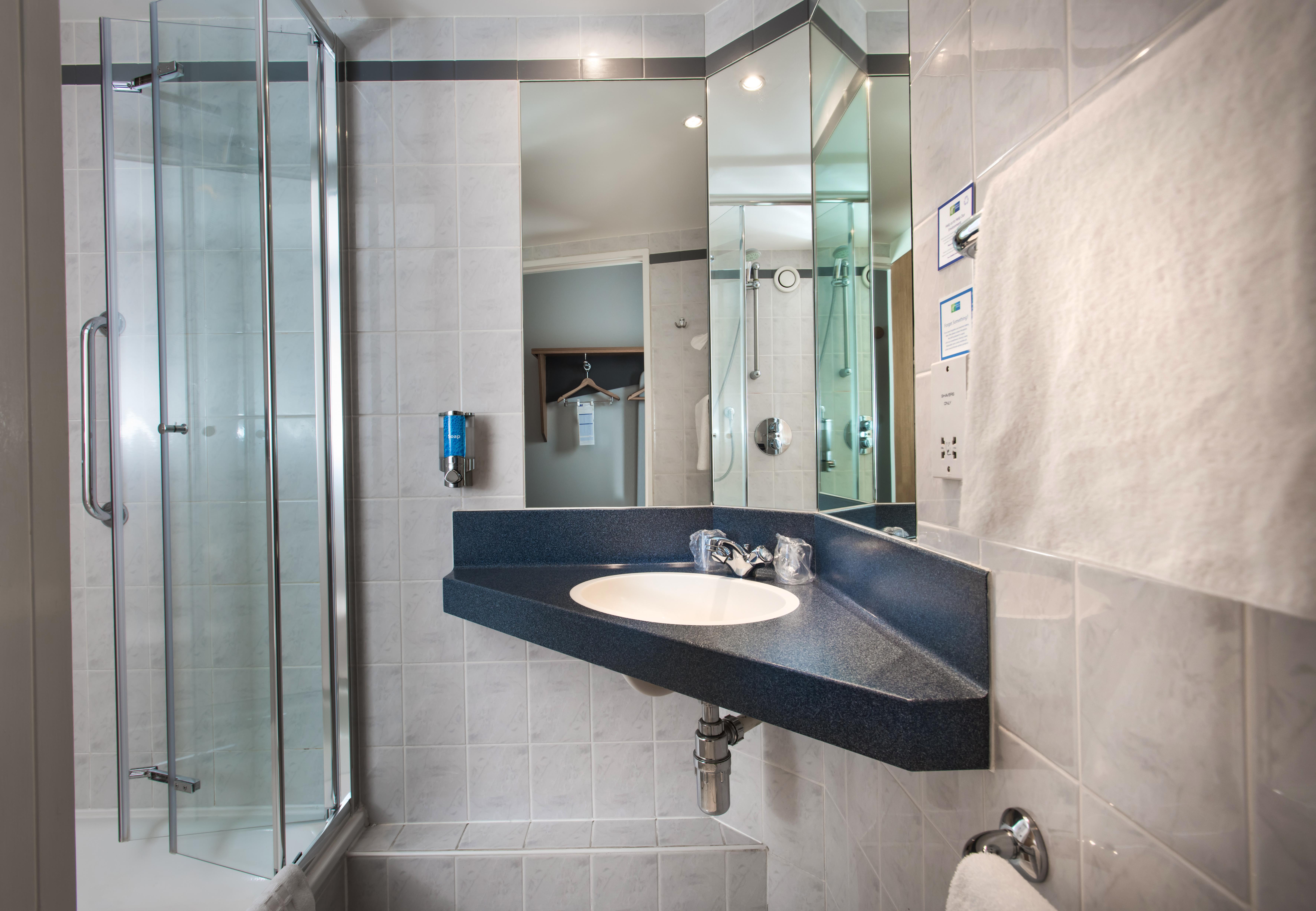 Holiday Inn Express Exeter East By Ihg Exterior photo