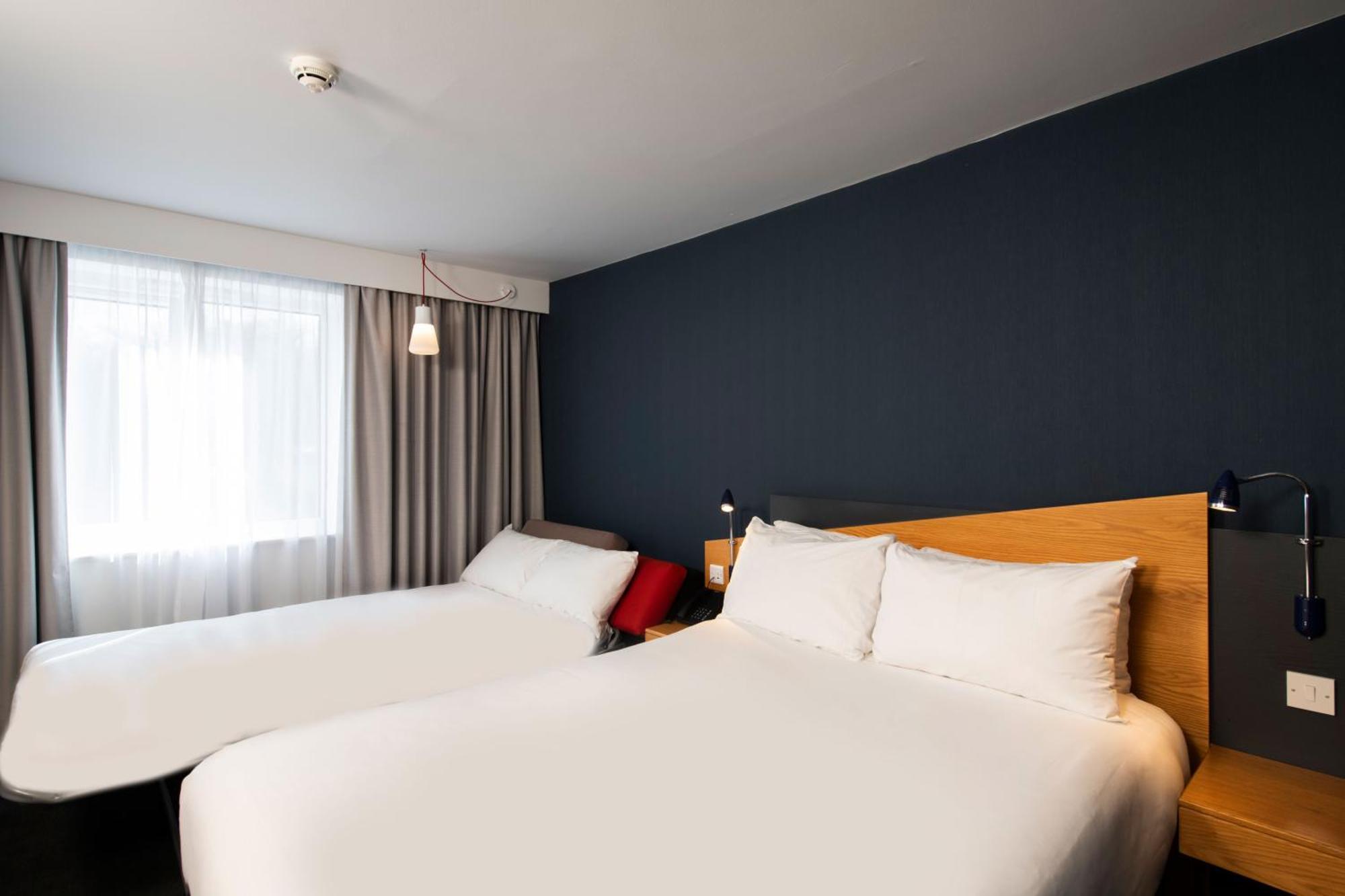Holiday Inn Express Exeter East By Ihg Exterior photo