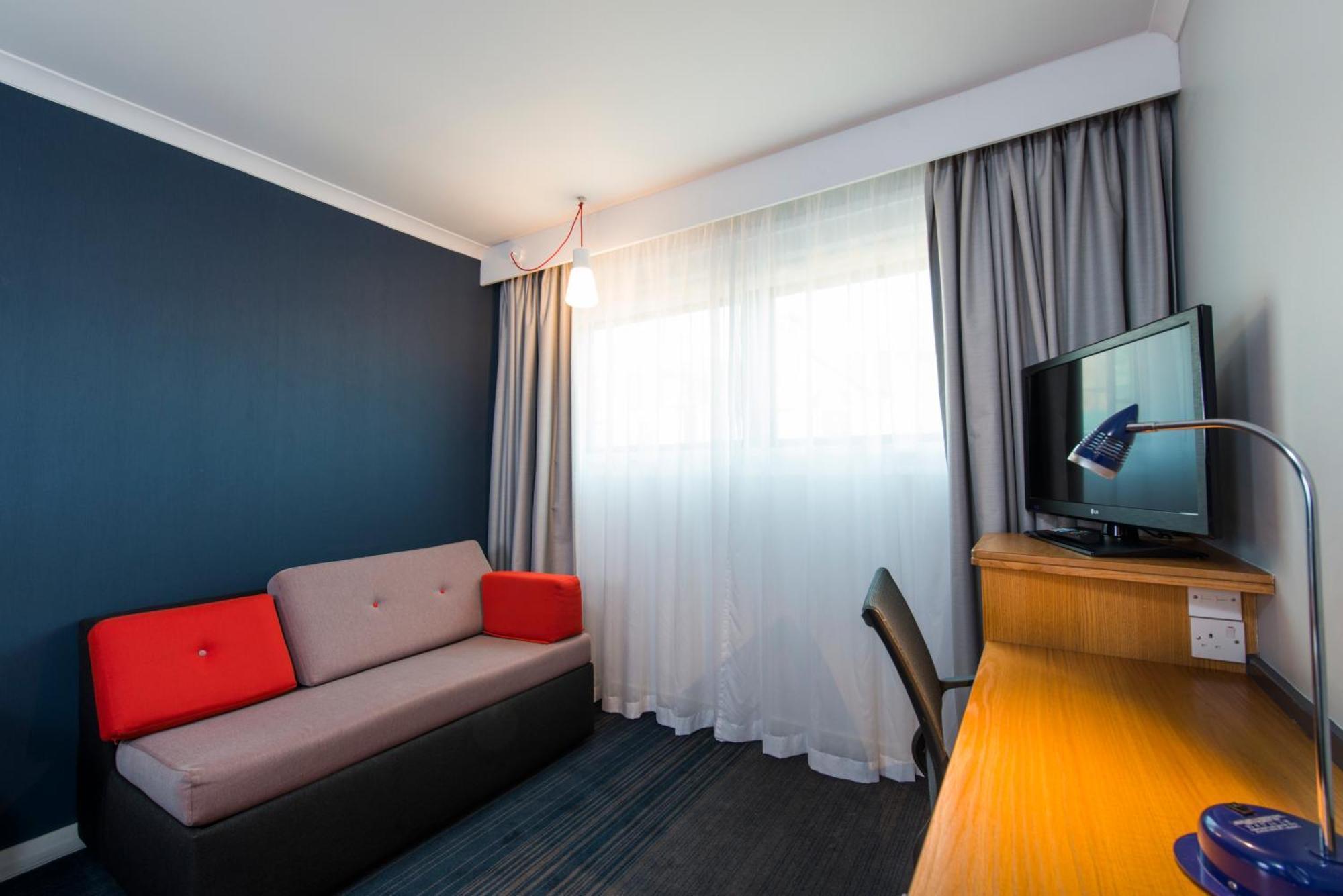 Holiday Inn Express Exeter East By Ihg Exterior photo