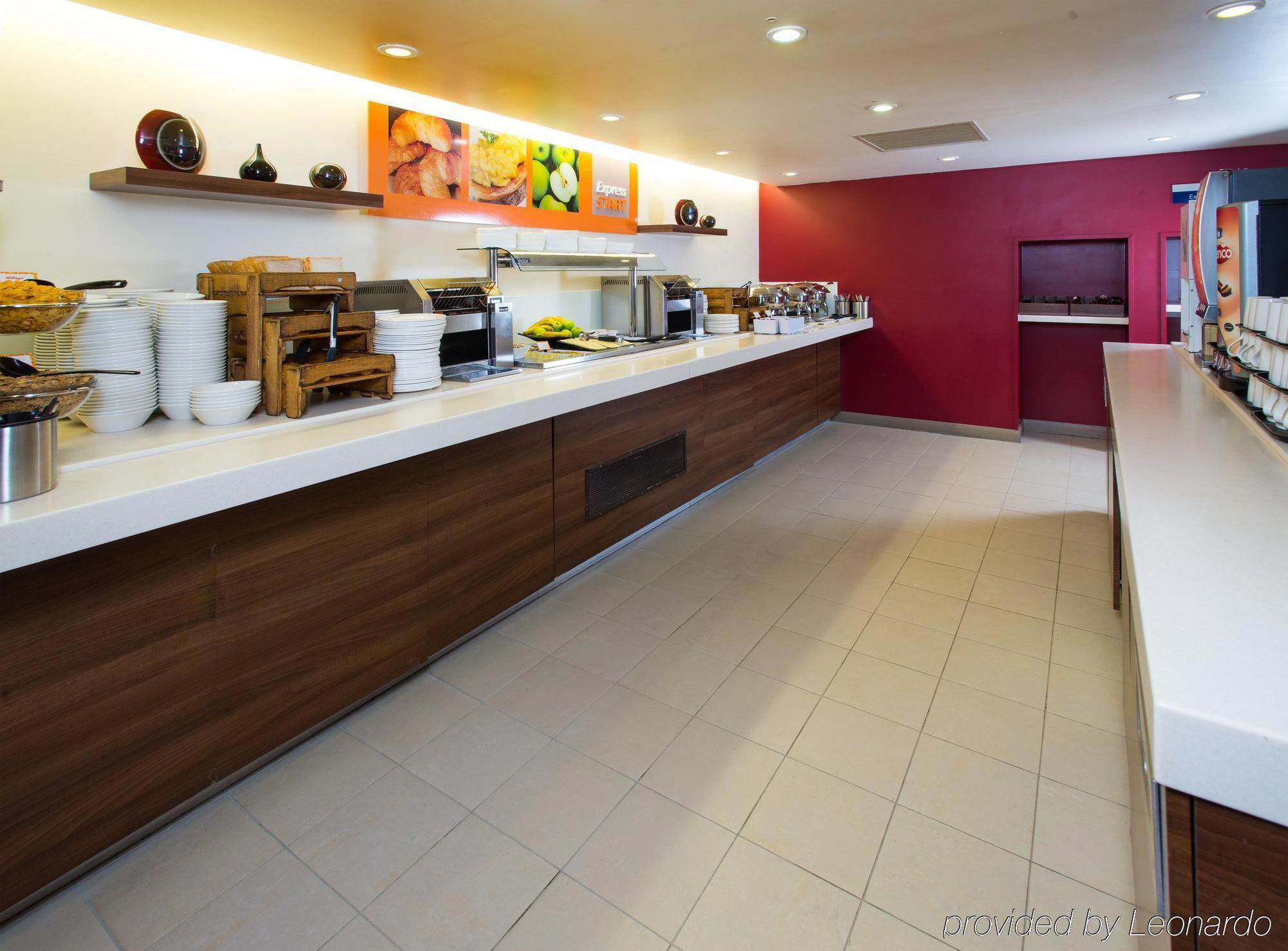 Holiday Inn Express Exeter East By Ihg Exterior photo