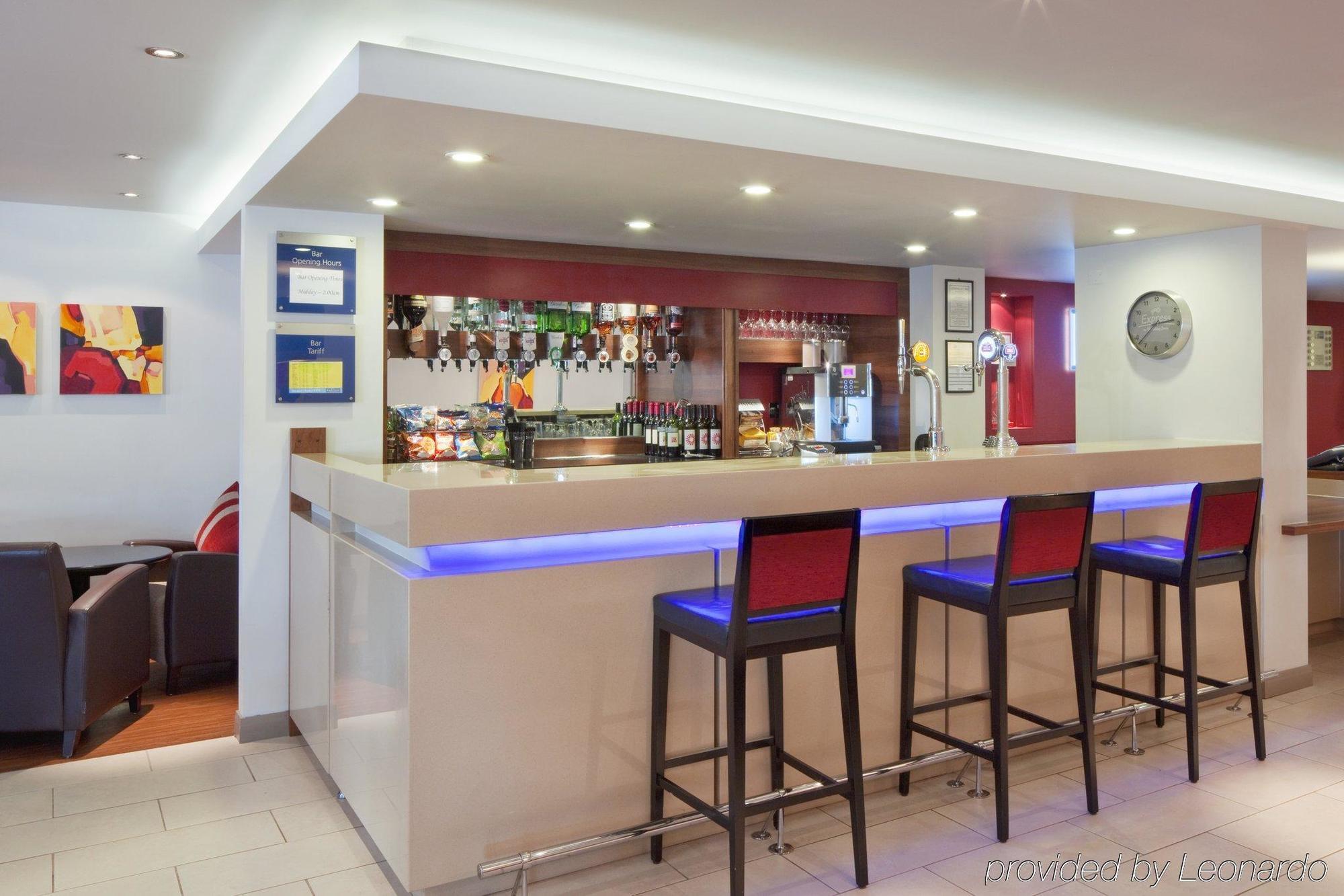Holiday Inn Express Exeter East By Ihg Exterior photo